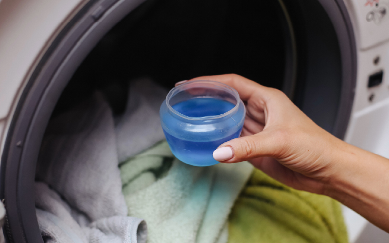 Um detergente inovador para reduzir microplásticos e proteger o planeta